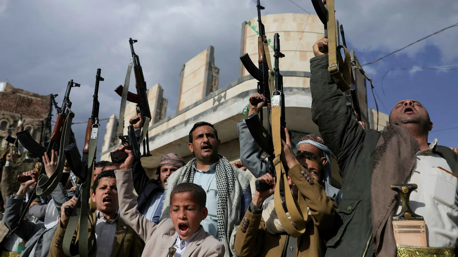 بعد اختراق بنيتهم.. الحوثيون يتوعدون الداخل اليمني بـ"عقوبات صارمة"