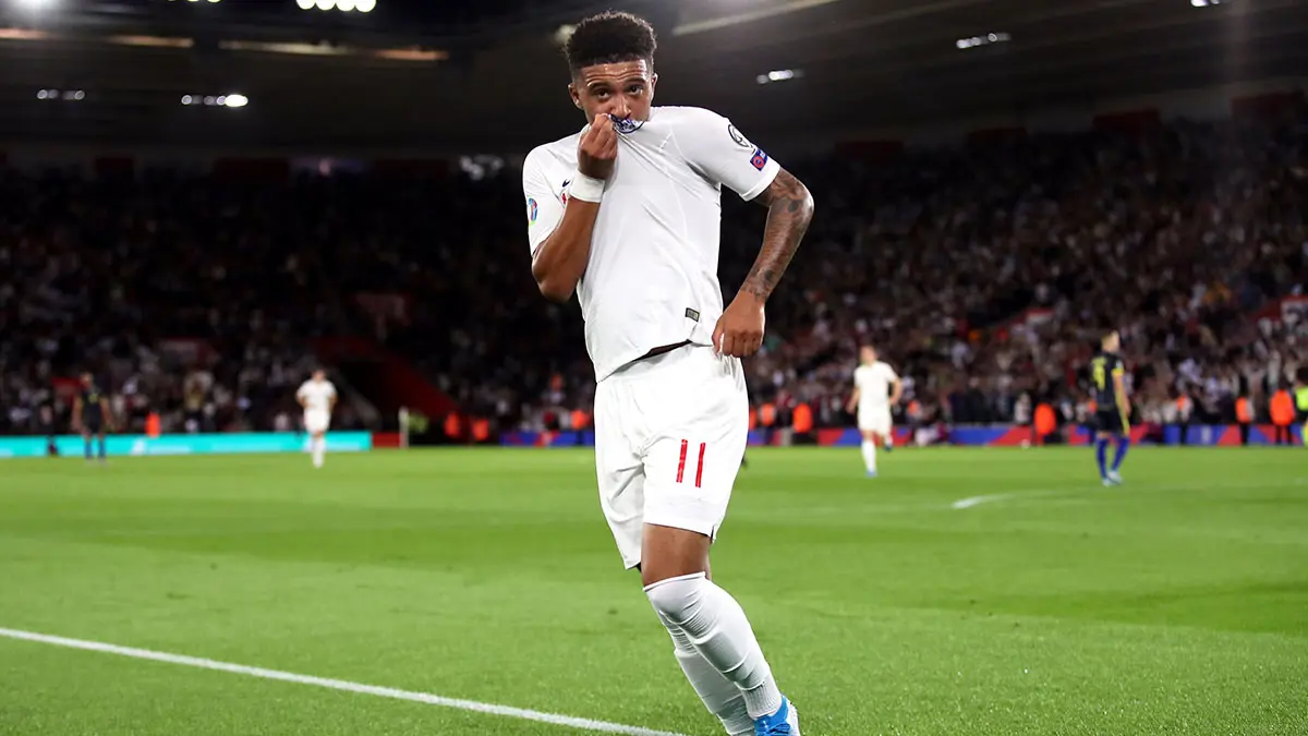 جماهير إنجلترا تحث جادون سانشو على الانتقال إلى مانشستر يونايتد