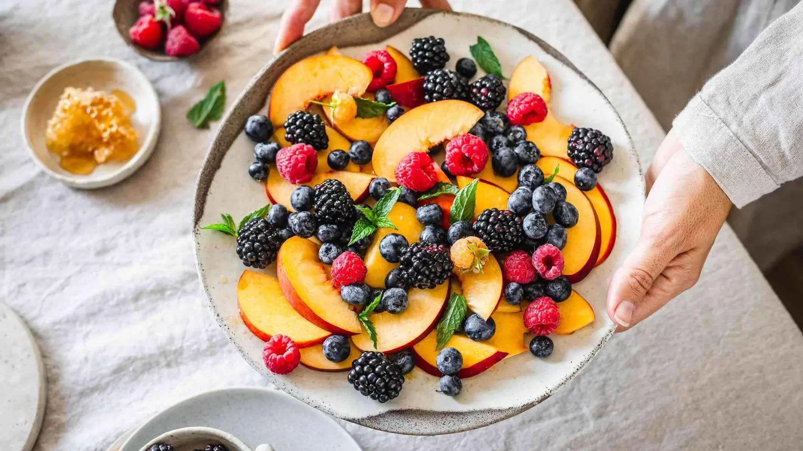 فركتوز الفاكهة.. "العدو الخفي" الذي يضر الكبد سرا