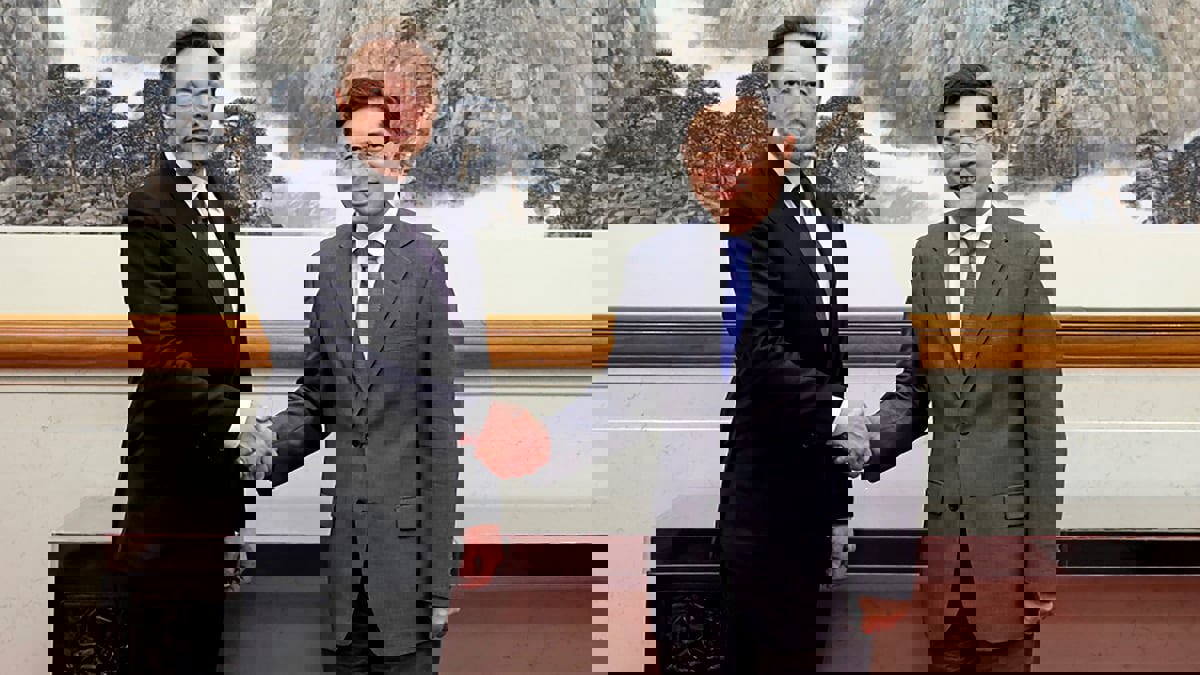 إيلون ماسك يلتقي وزير خارجية الصين في بكين