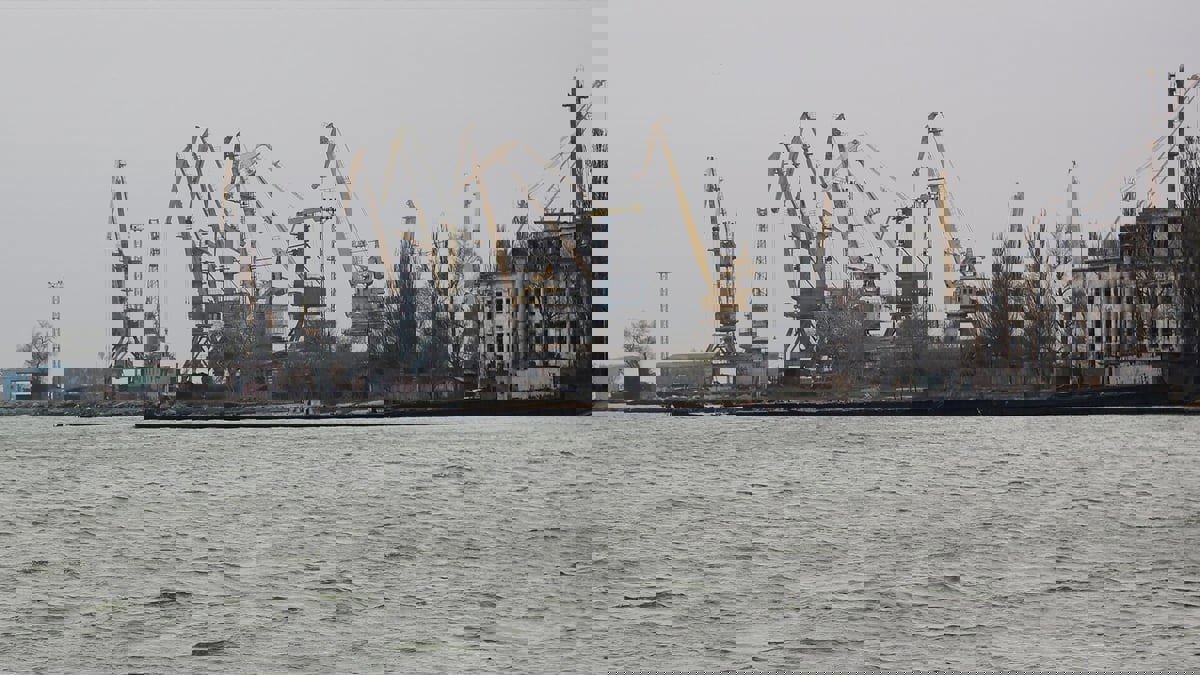 سفينة تستعد لنقل معادن من ماريوبول إلى روسيا وكييف تصفه بـ"النهب"