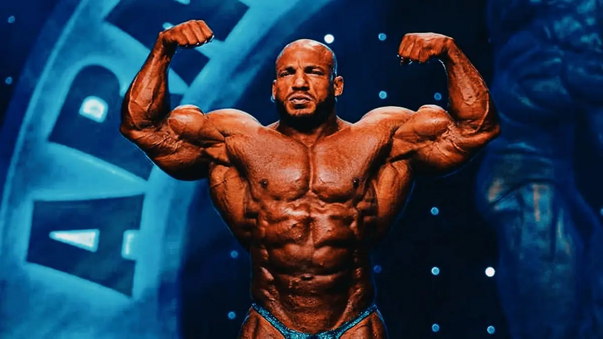 بيج رامي: كنت محرجا من ساقي النحيفتين (فيديو)