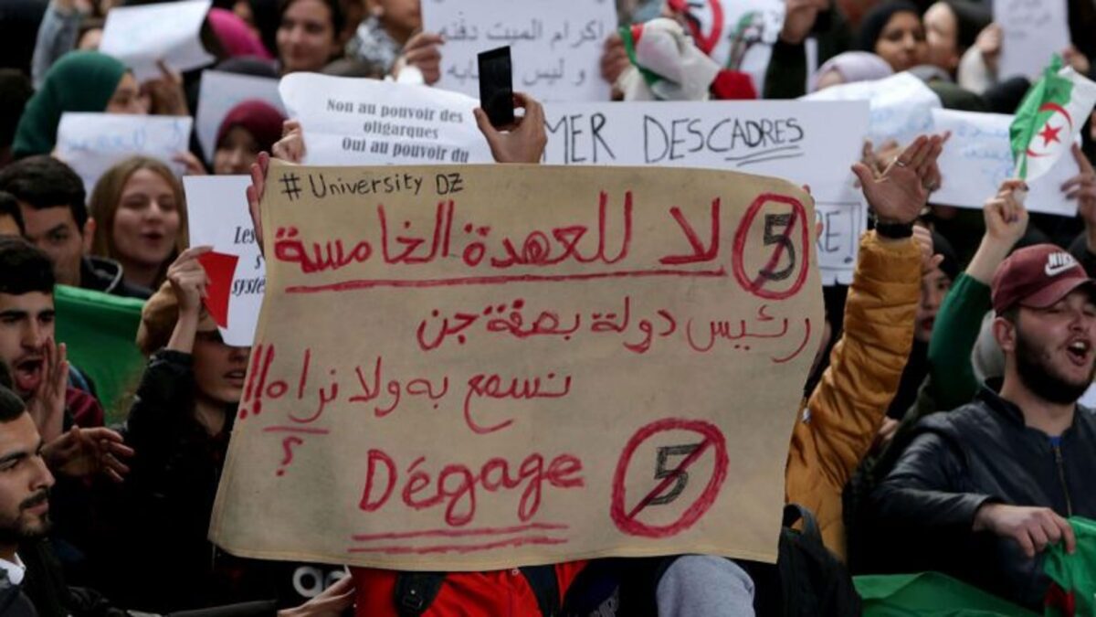 قبيل إغلاق باب الترشح.. التردد والارتباك يهيمنان على منافسي بوتفليقة في سباق الرئاسة