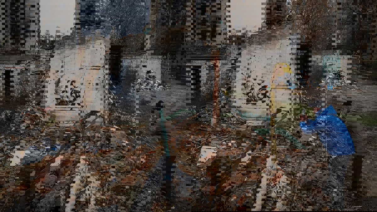 بانكسي يدشن جدارية في بلدة بورودينكا الأوكرانية التي دمرتها الحرب