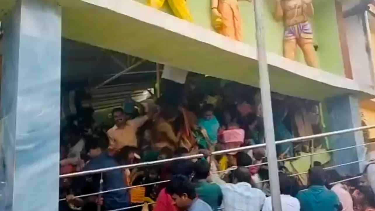 تدافع في معبد هندي يودي بحياة 9 ويصيب العشرات (فيديو)