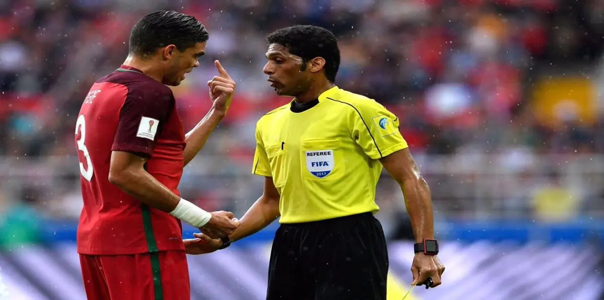 تعرّف على موقف "فيفا" من أزمة الحكم السعودي فهد المرداسي