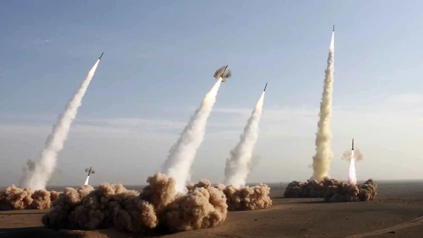 الحرس الثوري الإيراني يعلن موجة هجمات جديدة بصواريخ "فرط صوتية"