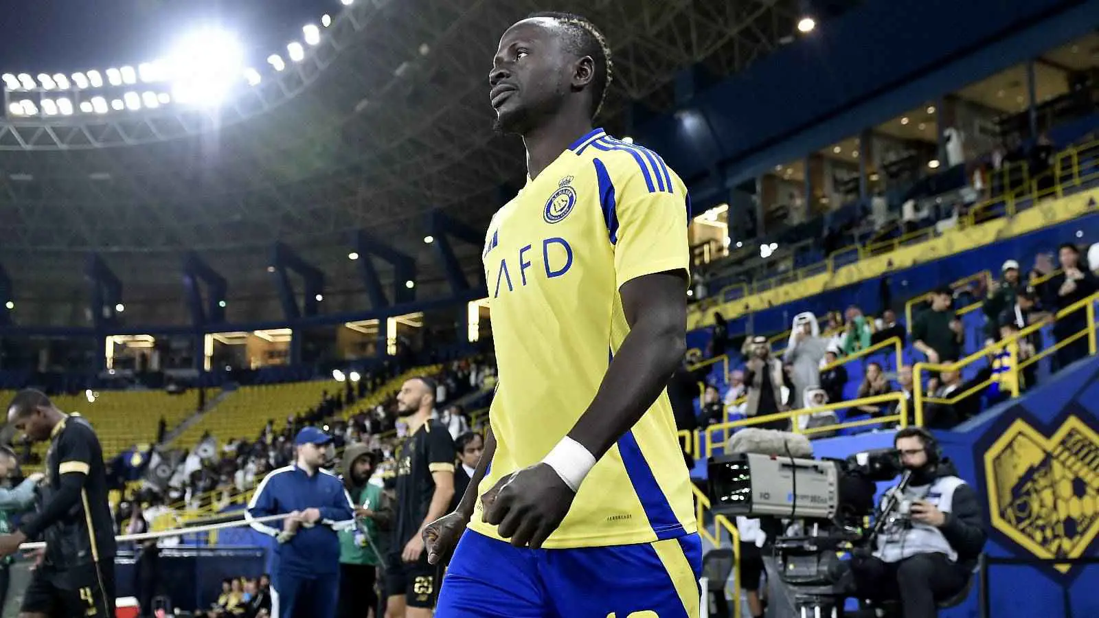 ساديو ماني يرفض مواجهة انجلترا لأداء فريضة الحج (فيديو وصور)