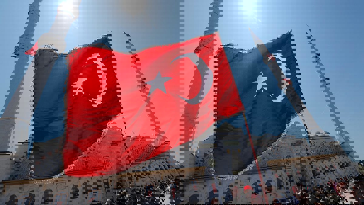 تركيا تضيق الخناق على اللاجئين السوريين وتمهلهم شهرًا لمغادرة إسطنبول