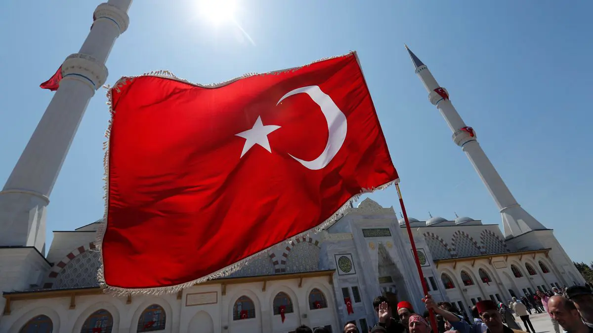 تركيا تضيق الخناق على اللاجئين السوريين وتمهلهم شهرًا لمغادرة إسطنبول