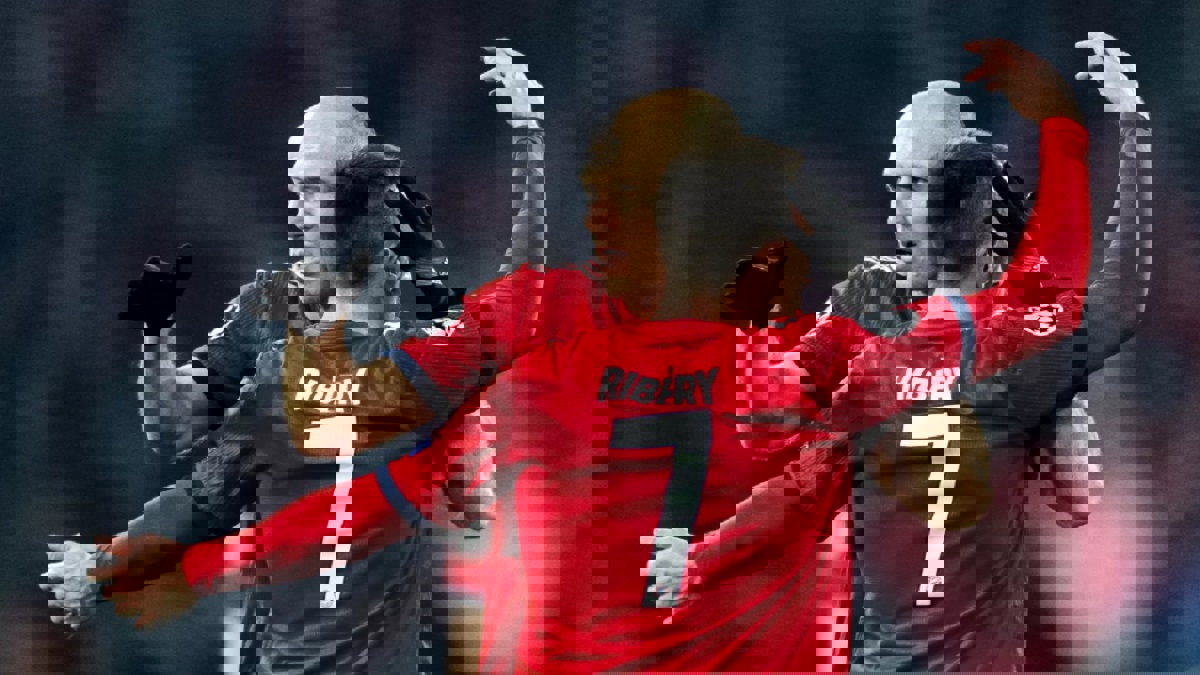 هل يضحي بايرن ميونخ بلقب الدوري الألماني من أجل استمرار فرانك ريبيري وآرين روبن؟