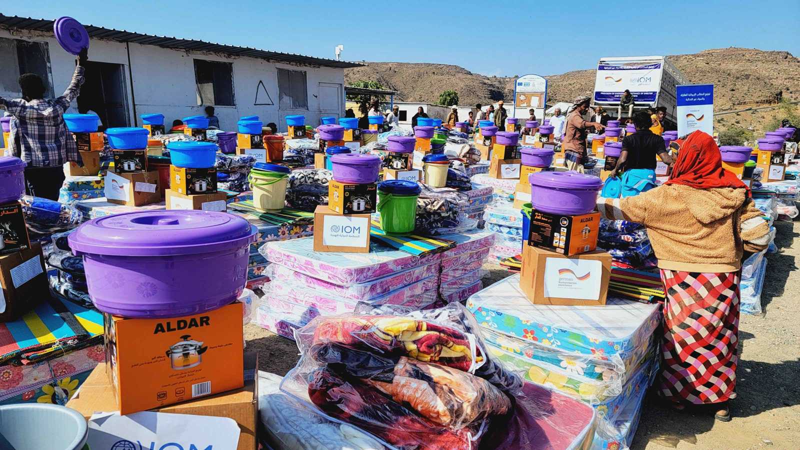 بآلية غير مسبوقة.. الأمم المتحدة تكسر حواجز الوصول لنازحي مأرب في اليمن