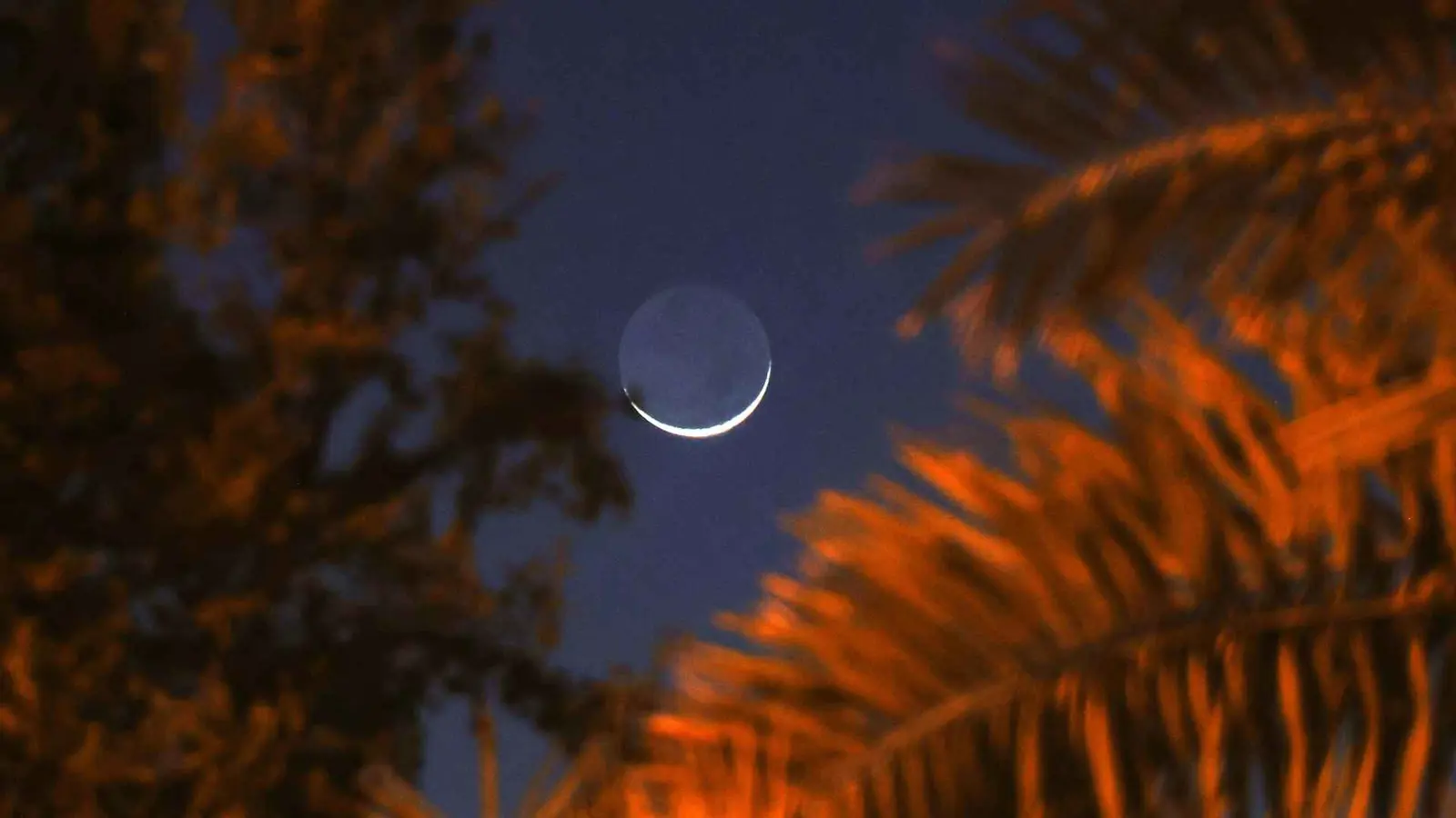 معهد البحوث الفلكية يكشف أول أيام عيد الأضحى