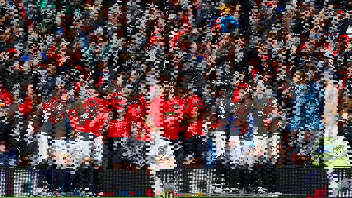 مانشستر يونايتد يصعق مانشستر سيتي ويصعد للمركز الخامس في ترتيب الدوري الإنجليزي (فيديو)