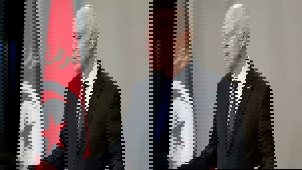 تونس.. القضاء العسكري يحقق بتصريحات حول "أمر رئاسي" بإغلاق مقار اتحاد الشغل