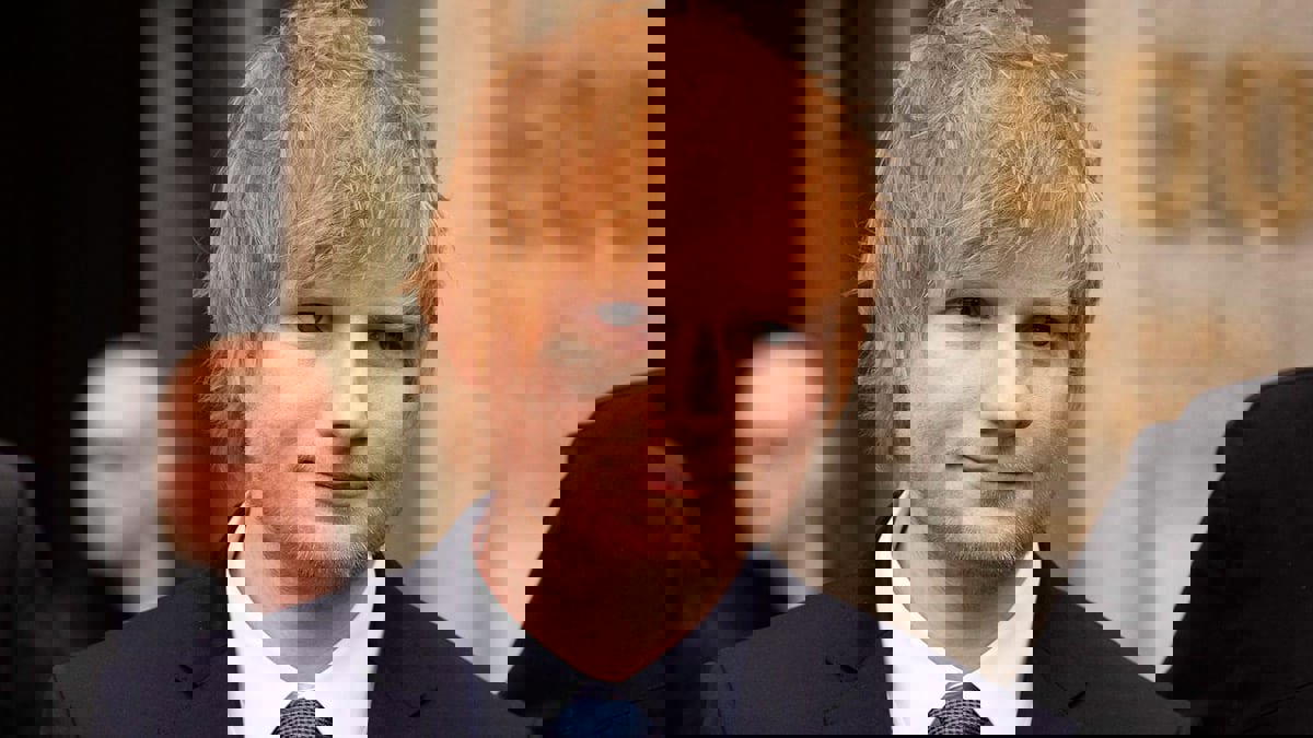 حكم ببراءة النجم البريطاني إد شيران من تهمة السرقة الأدبية