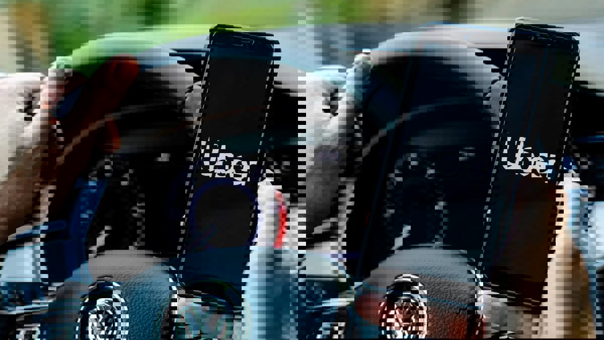 "ثغرة أمنية" تجبر أوبر على إنهاء خدمة توصيل المشروبات الكحولية