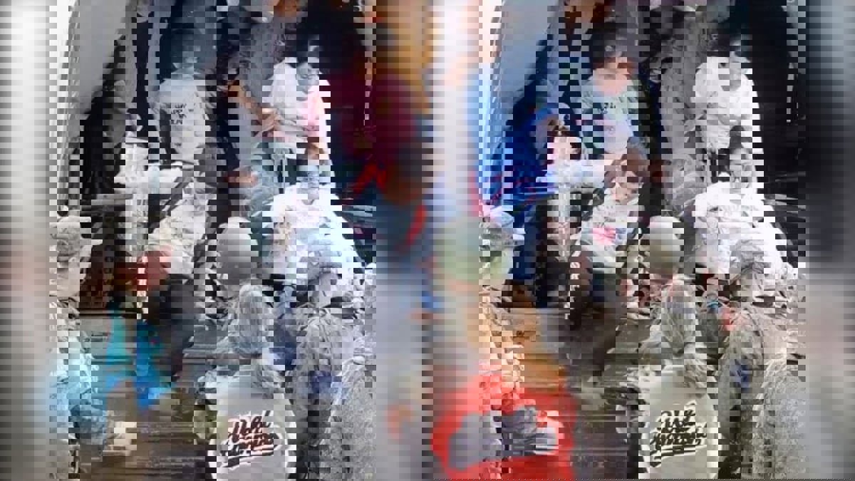 آلاف الأرمن في "قرة باغ" يتوافدون على المطار.. وأذربيجان تعد بـ"ممر آمن"