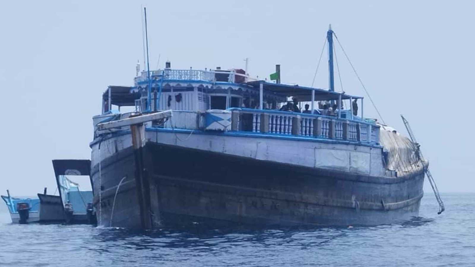 يدخل في صناعة المتفجرات.. اليمن يصادر شحنة ضخمة من سماد "اليوريا" (صور)