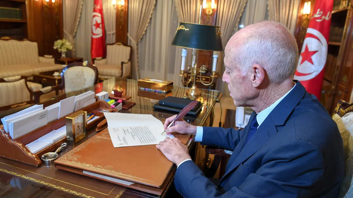 تزامنا مع "الحوار الوطني".. هل ينجح الرئيس التونسي في تغيير النظام السياسي؟
