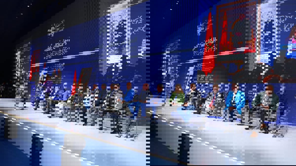 "القيادة الجماعية".. توجه جديد للزعامة يقتحم المشهد الحزبي في المغرب