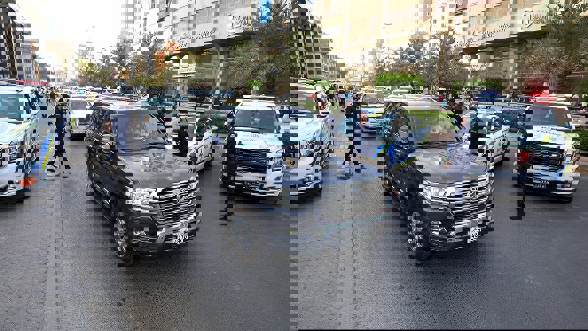 ضبط عصابة نسائية تقدم خدمات منافية للآداب في الكويت (صور)