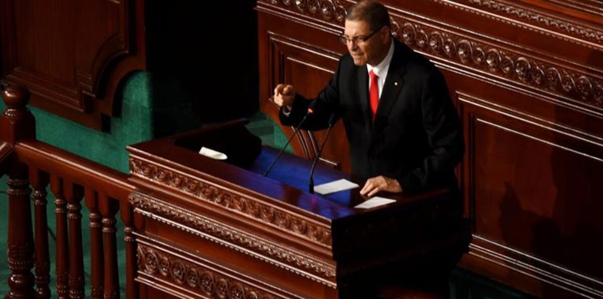 برلمان تونس يسحب الثقة من حكومة الحبيب الصيد