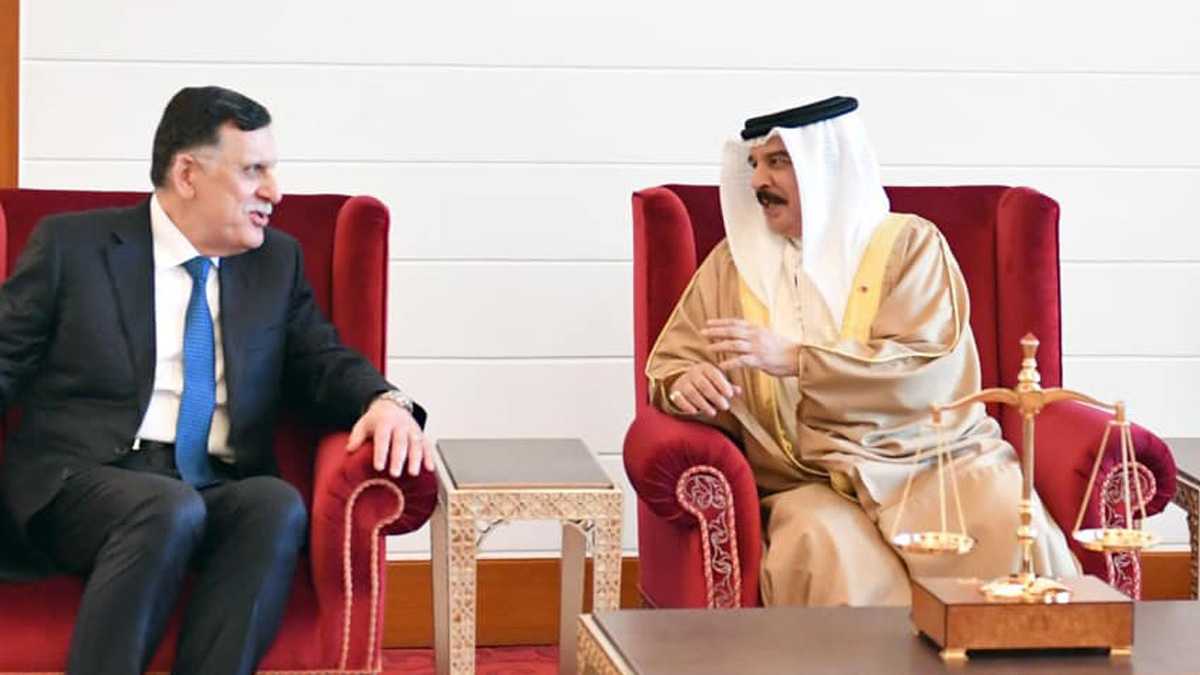 ما سر زيارة فايز السراج المفاجئة لمملكة البحرين؟