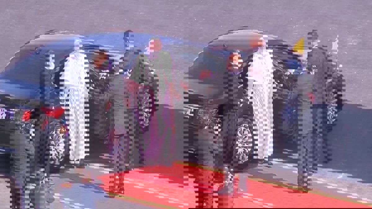 بابا الفاتيكان من العراق: فلتصمت الأسلحة ولتتوقف المصالح الخاصة