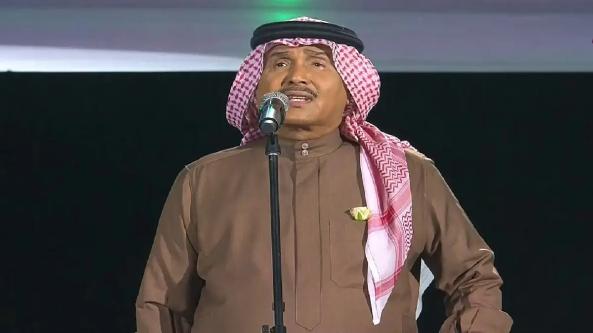 مريم حسين تفاجئ الفنان محمد عبده على المسرح بهدية ‎