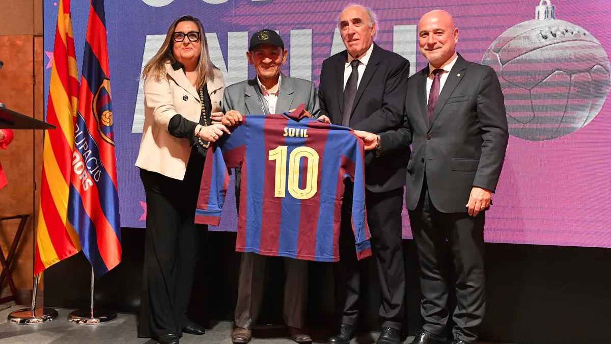 وفاة أسطورة برشلونة