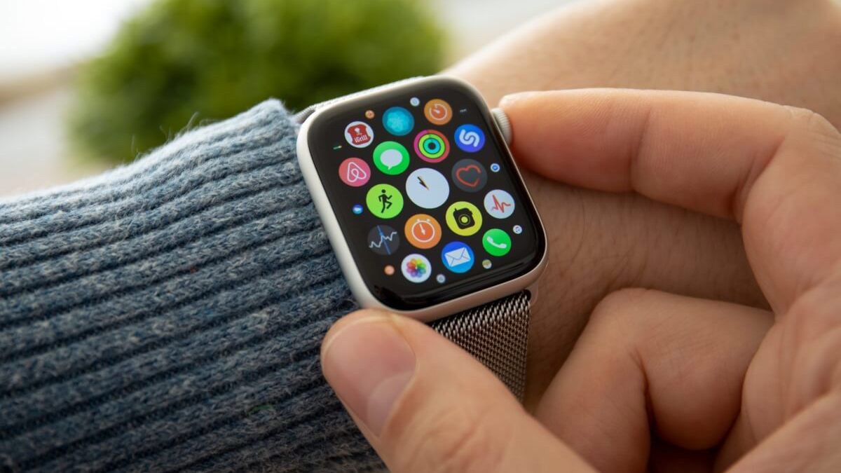 ساعة آبل الذكية Series 6 تدعم ميزة التنبؤ بنوبات الهلع (فيديو)