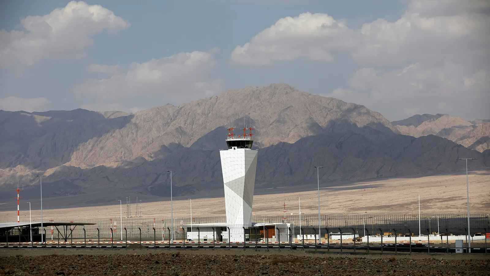 إسرائيل.. صفارات إنذار قرب مطار رامون إثر تسلل مسيّرة