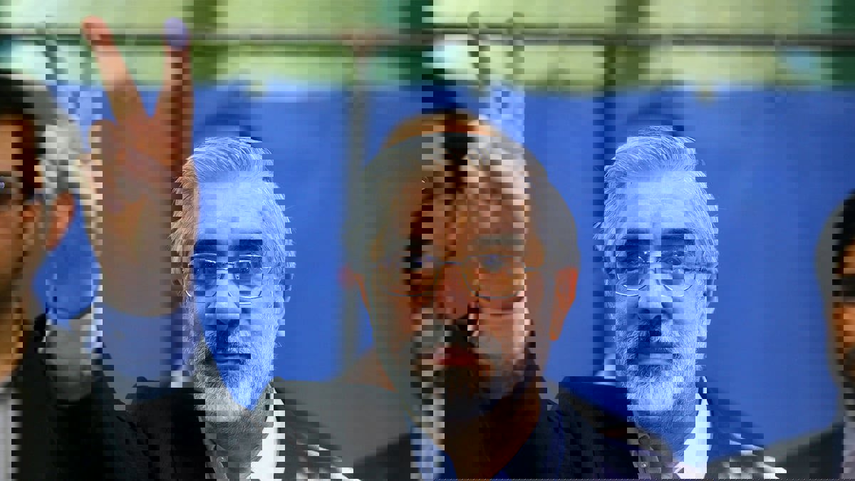 بعد دعوته لدستور جديد.. إيران تشدد القيود على المعارض مير حسين موسوي