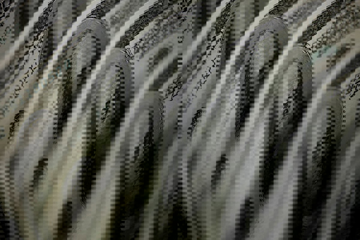 ترقب بيانات التضخم الأمريكية يدعم استقرار الدولار