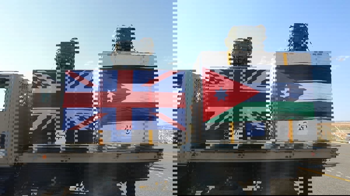 الأردن وبريطانيا ينفذان إنزالا جويا لمساعدات طبية إلى غزة (صور)