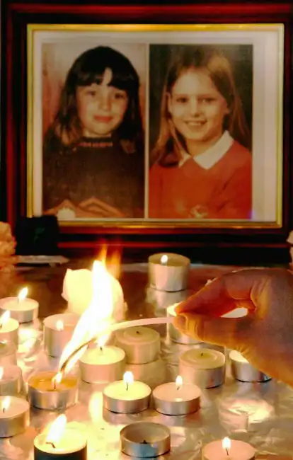 الطفلتان هولي ويلز وجيسيكا تشابمان