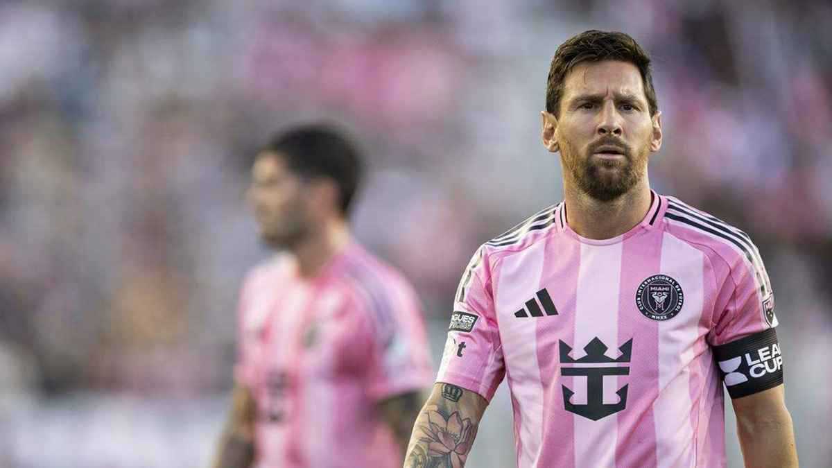 ميسي يغادر مباراة إنتر ميامي ونيكاكسا مصاباً (فيديو)