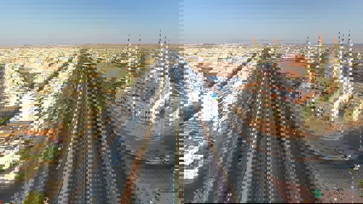 النقوش الثمودية تزيِن أطول نفق مفتوح في السعودية