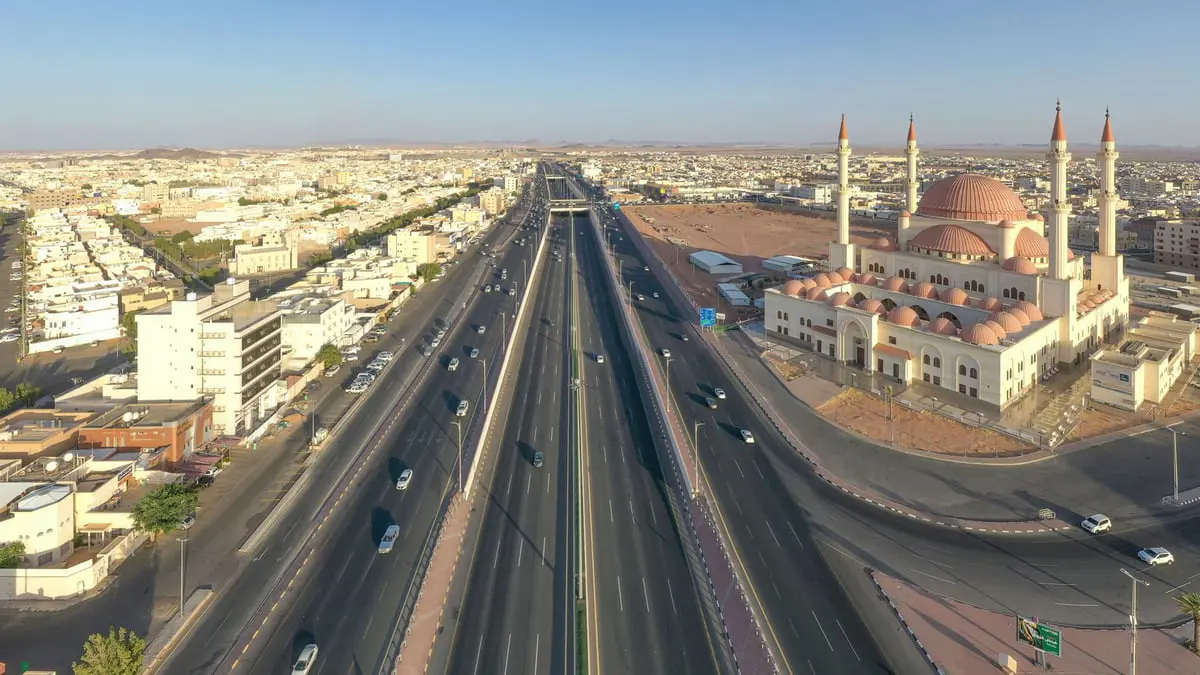 النقوش الثمودية تزيِن أطول نفق مفتوح في السعودية