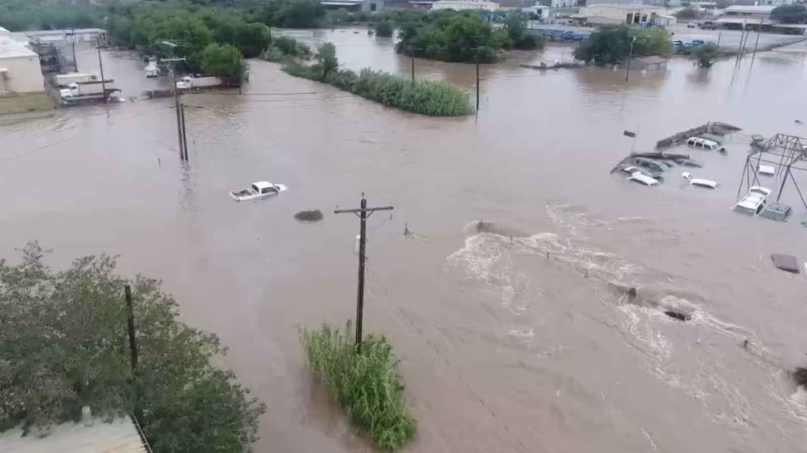 سيول تكساس تحصد أرواح 51 فرداً وتواصل التدمير (فيديو)