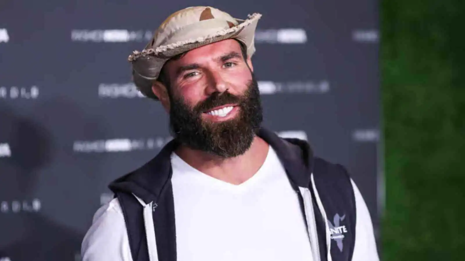 "عدو إسرائيل الأول" يعتزم خوض الانتخابات الأمريكية.. من هو دان بيلزيريان؟