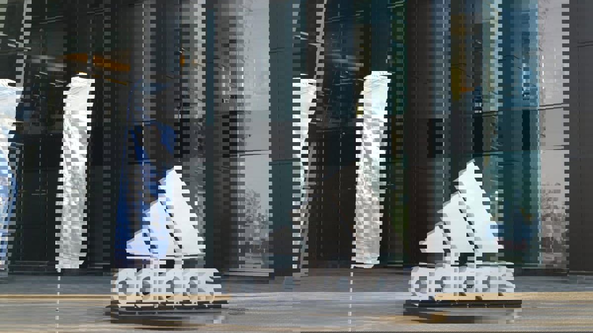 رسميًا.. "أديداس" تتخلى عن "ريبوك" مقابل 2.5 مليار دولار