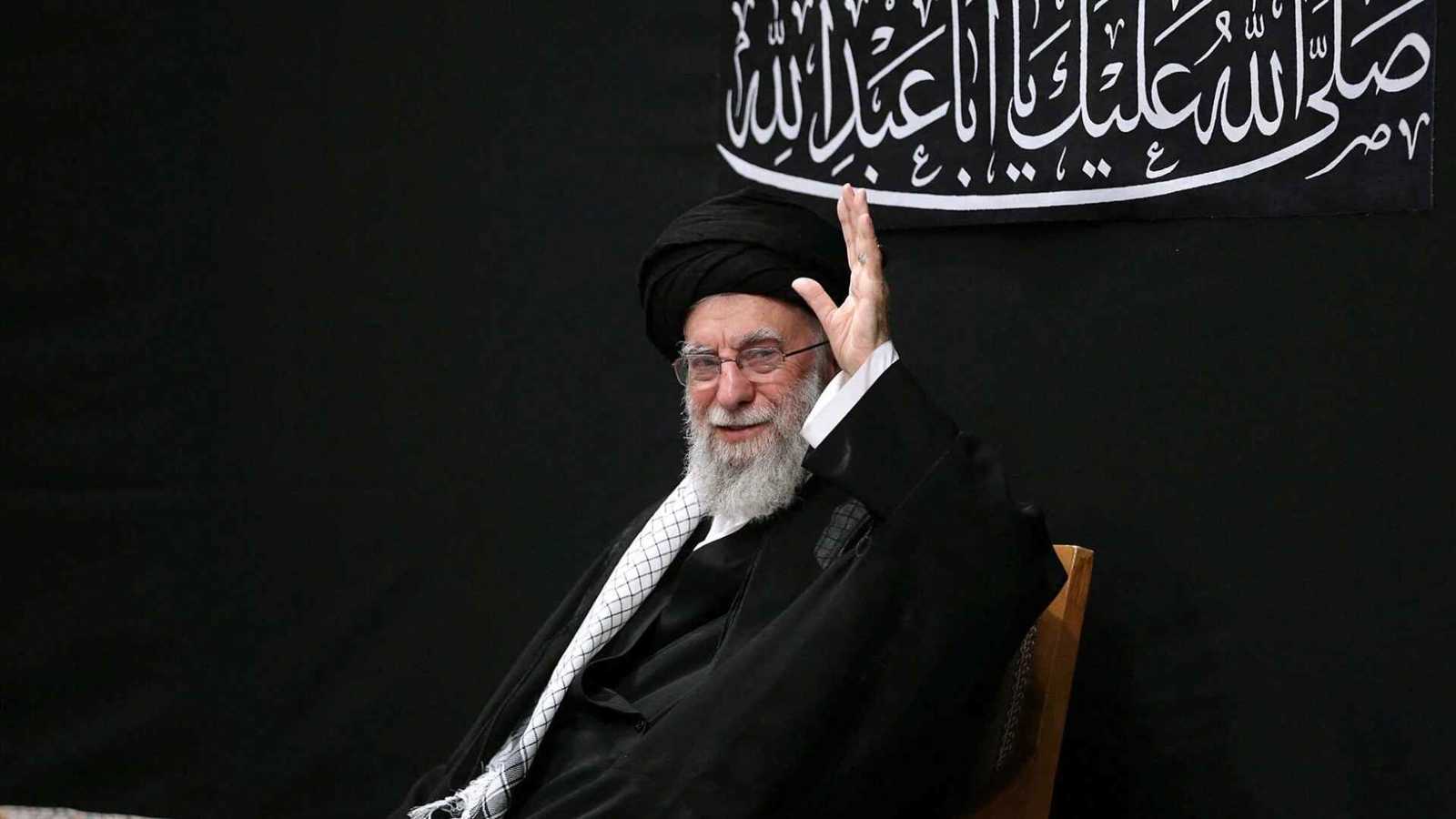 الخيارات محدودة.. ذروة احتجاجات إيران تدفع خامنئي نحو "حافة الهاوية"