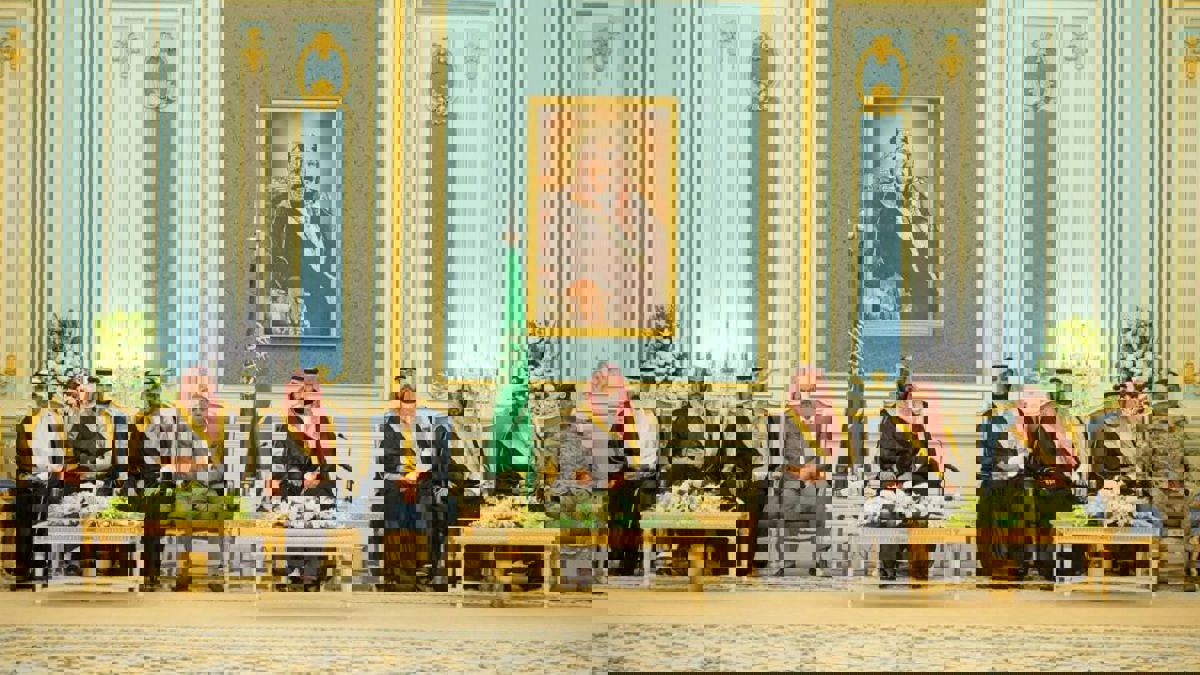 الأمير محمد بن سلمان يلتقي رئيس وأعضاء مجلس النواب اليمني (صور وفيديو)