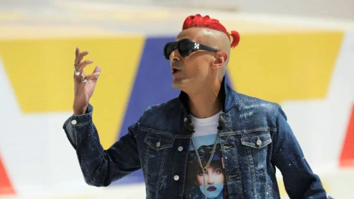 نجم "مسرح مصر" ينطق الشهادة في "رامز عقله طار"