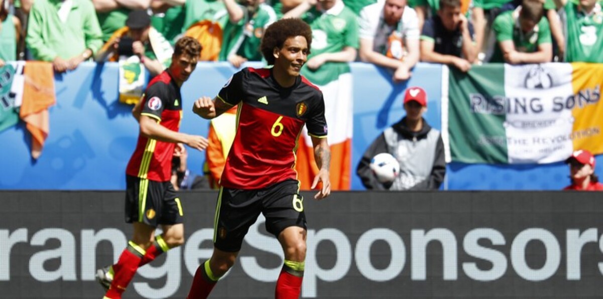 صديقة فيتسل تعبر عن حبها بطريقة غريبة (صور)