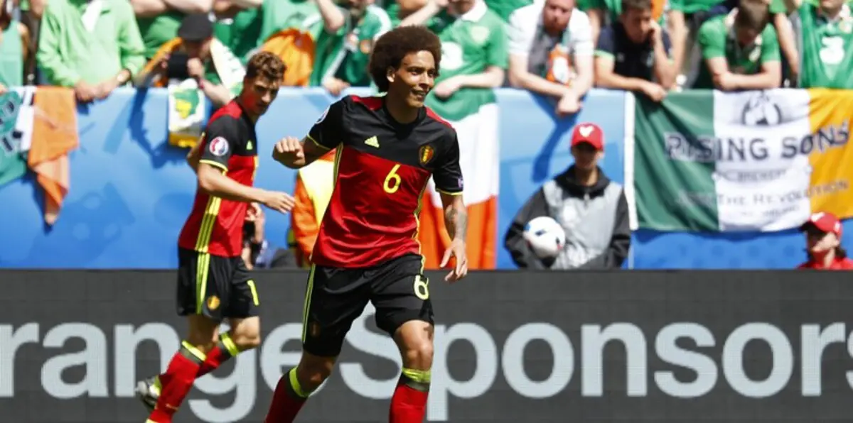 صديقة فيتسل تعبر عن حبها بطريقة غريبة (صور)