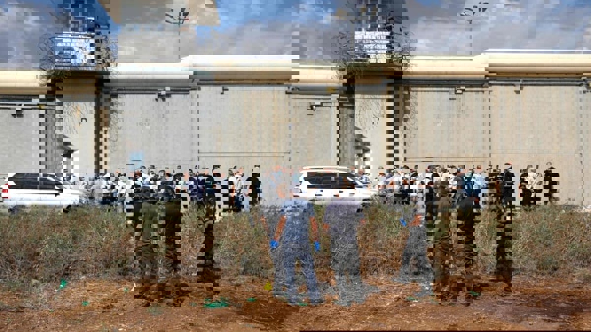 بمشاركة بن غفير.. قوات القمع الإسرائيلية تنكل بأسرى "جلبوع"‎