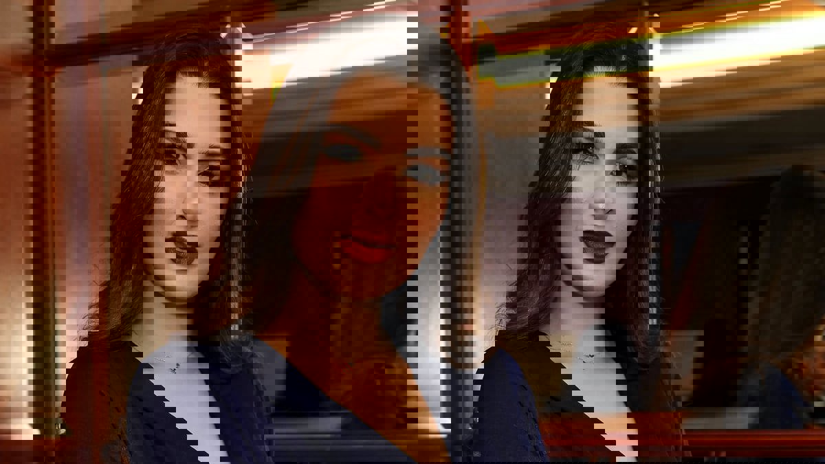 الفاشينيستا الكويتية روان بن حسين تكشف سبب غيابها عن دفن والدتها